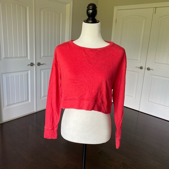 SOLD BCBG crop top with an open back - Picture 2 of 5